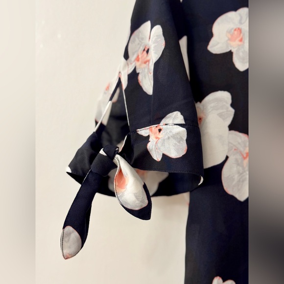 Banana Republic Button Up Floral Blouse - Picture 2 of 5